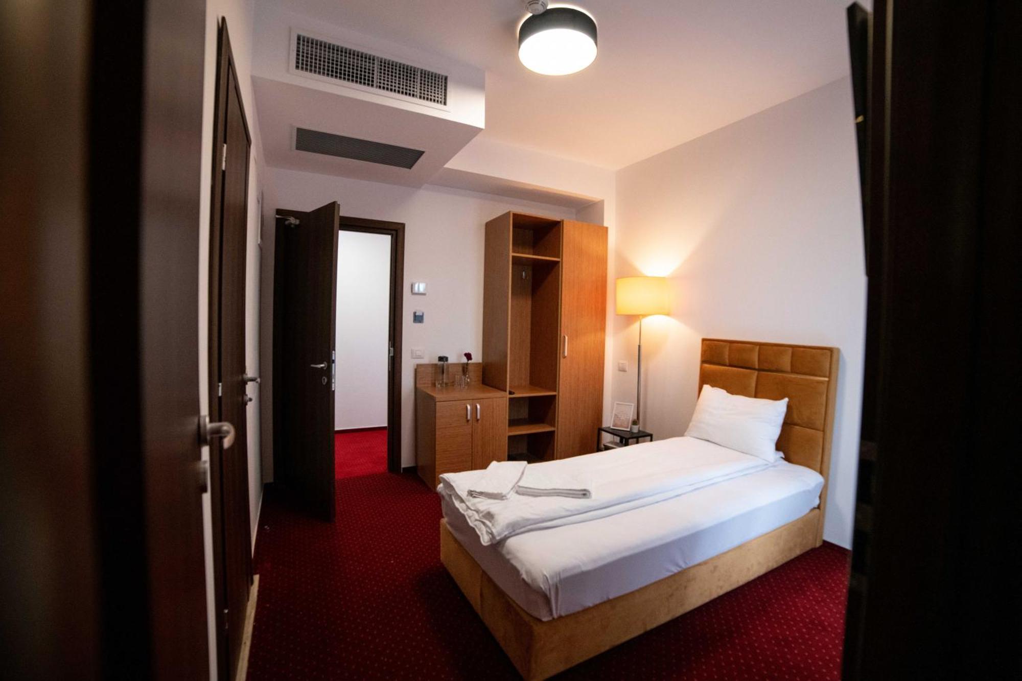 Bucharest Airport Accomodation Aparthotel Otopeni Exterior foto