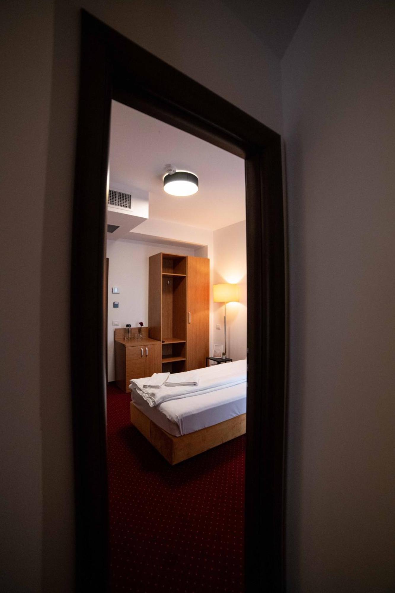 Bucharest Airport Accomodation Aparthotel Otopeni Exterior foto