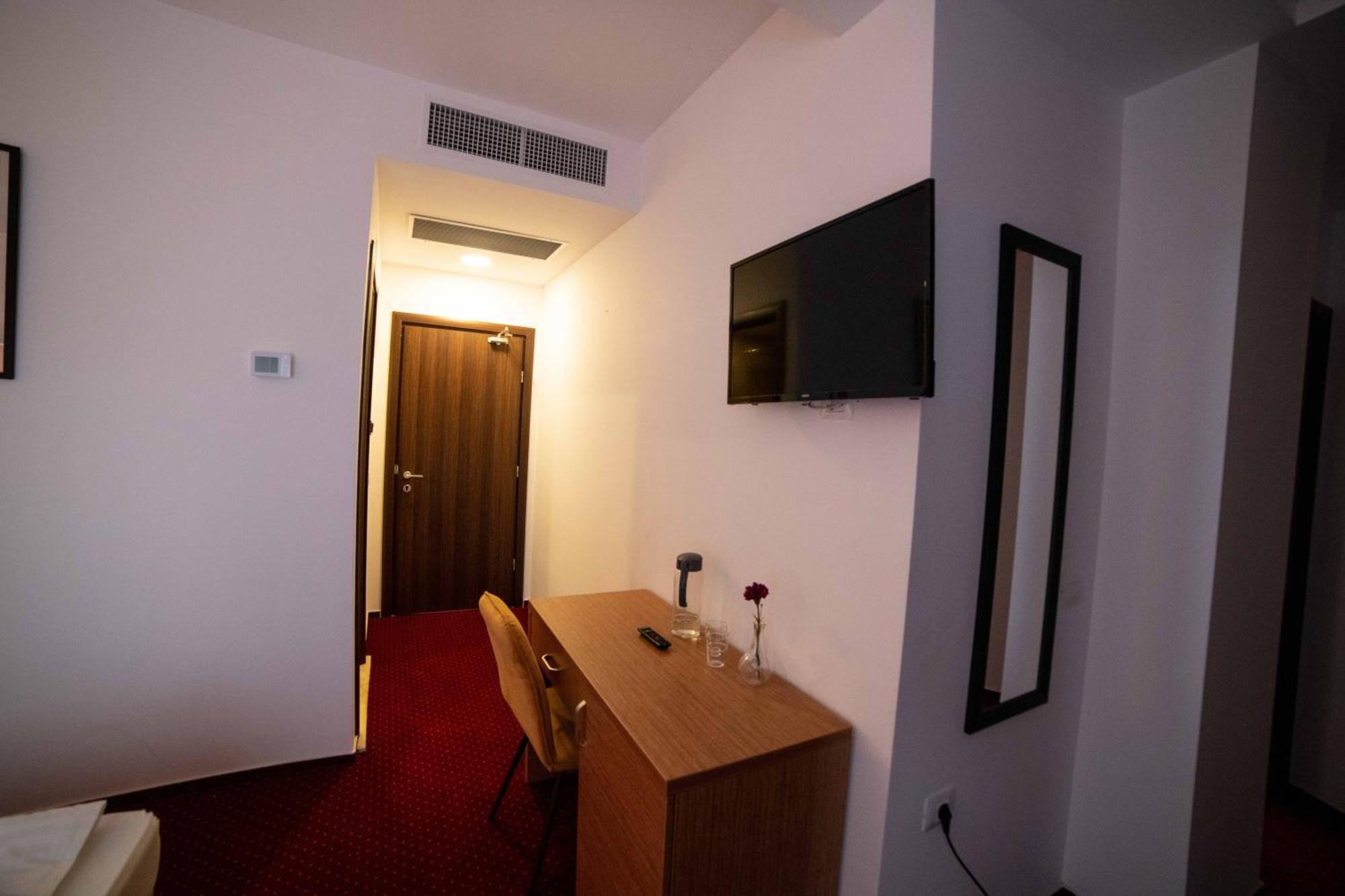 Bucharest Airport Accomodation Aparthotel Otopeni Exterior foto