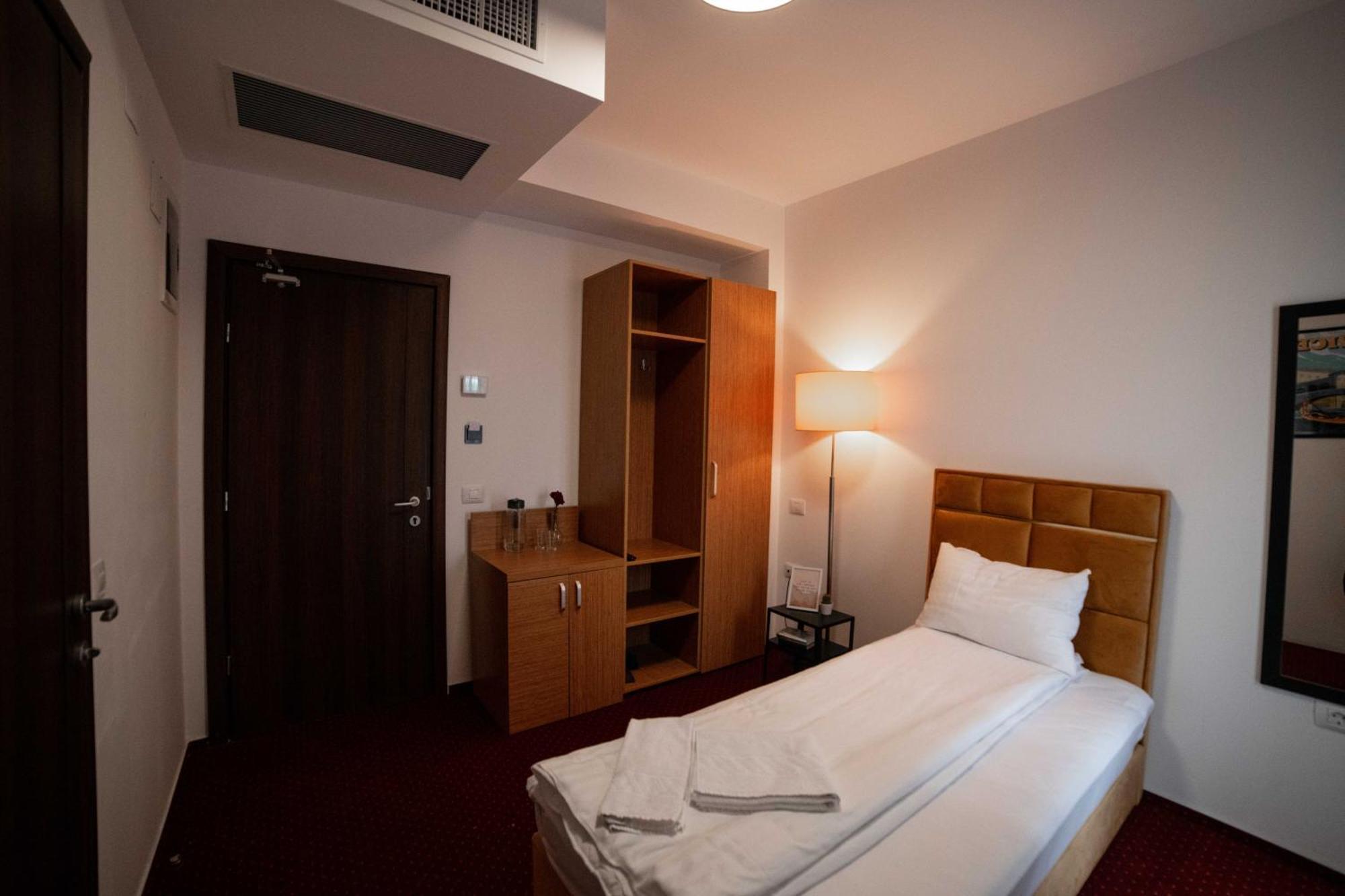 Bucharest Airport Accomodation Aparthotel Otopeni Exterior foto